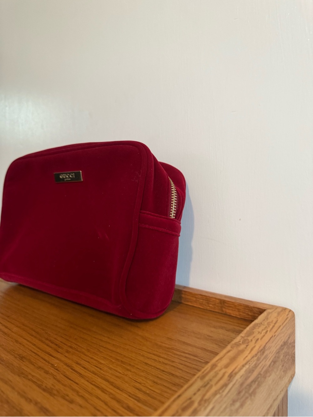 Gucci Burgundy Velvet Makeup Pouch with Gold Plaque - Picture 3 of 6